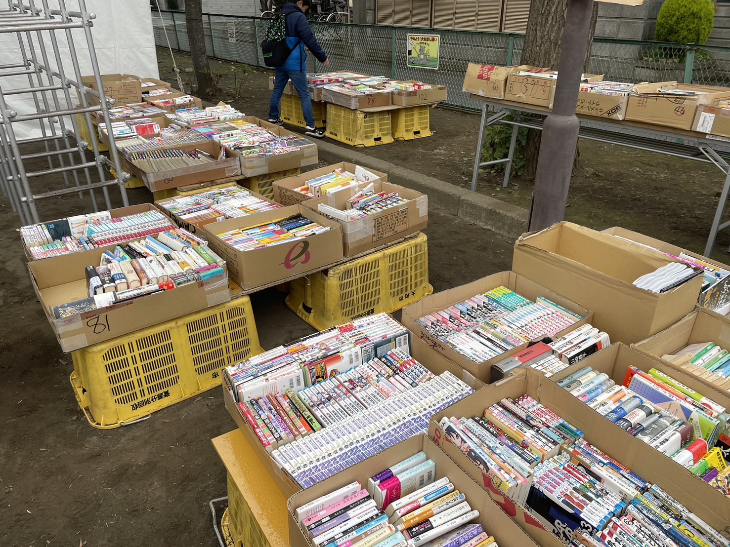 大和市 古本市の会場の様子(リサイクル事業協同組合の出展)