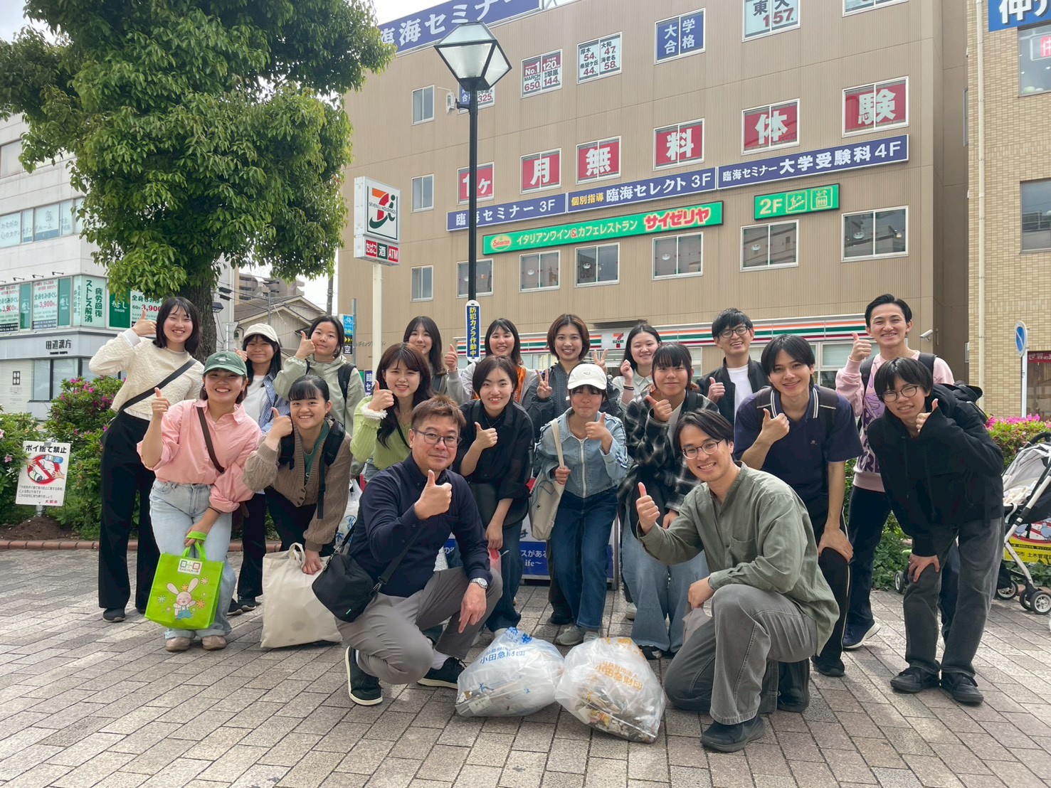 大和駅周辺での清掃活動に参加した神奈川大学生会の皆さまと関係者の集合写真